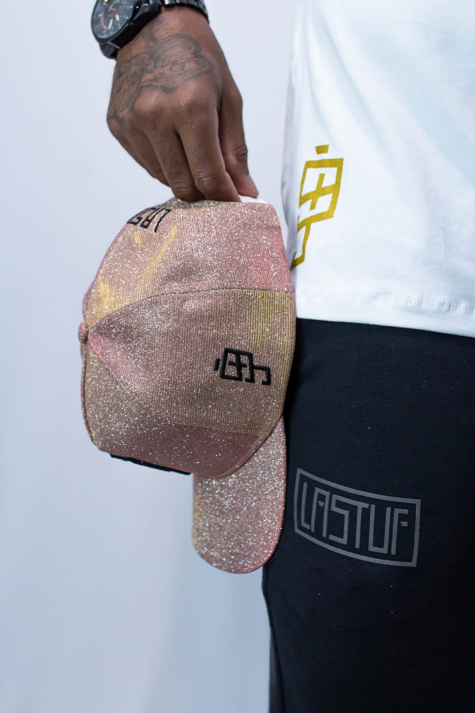 BONÉ ABA CURVA - OURO - Imagem 3